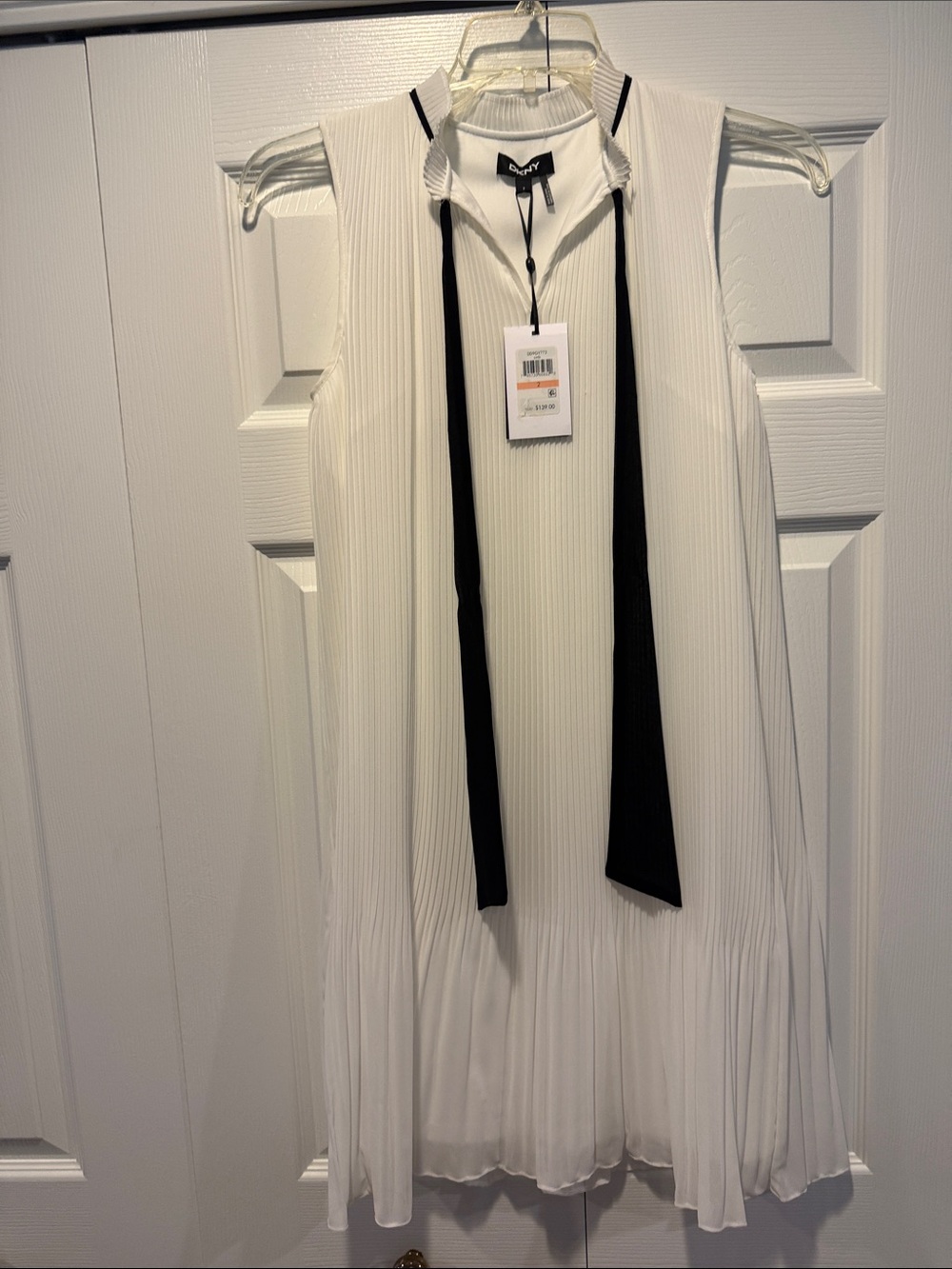 Dkny White Sleeveless Pleated Tunic with Black Tie Detail dress ..size 2 ..nwt
